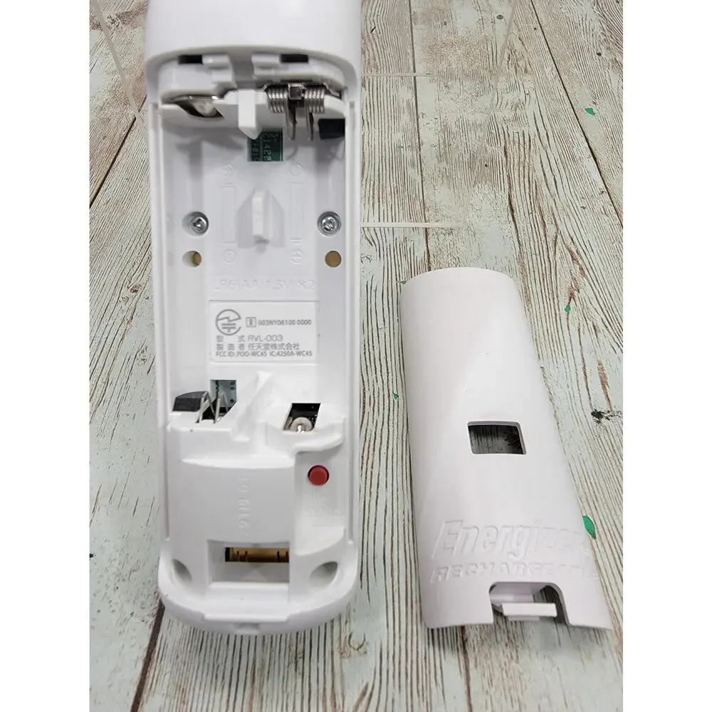 Nintendo Wii RVL-003 Wireless Remote-Control w/Energizer Rechargeable Back